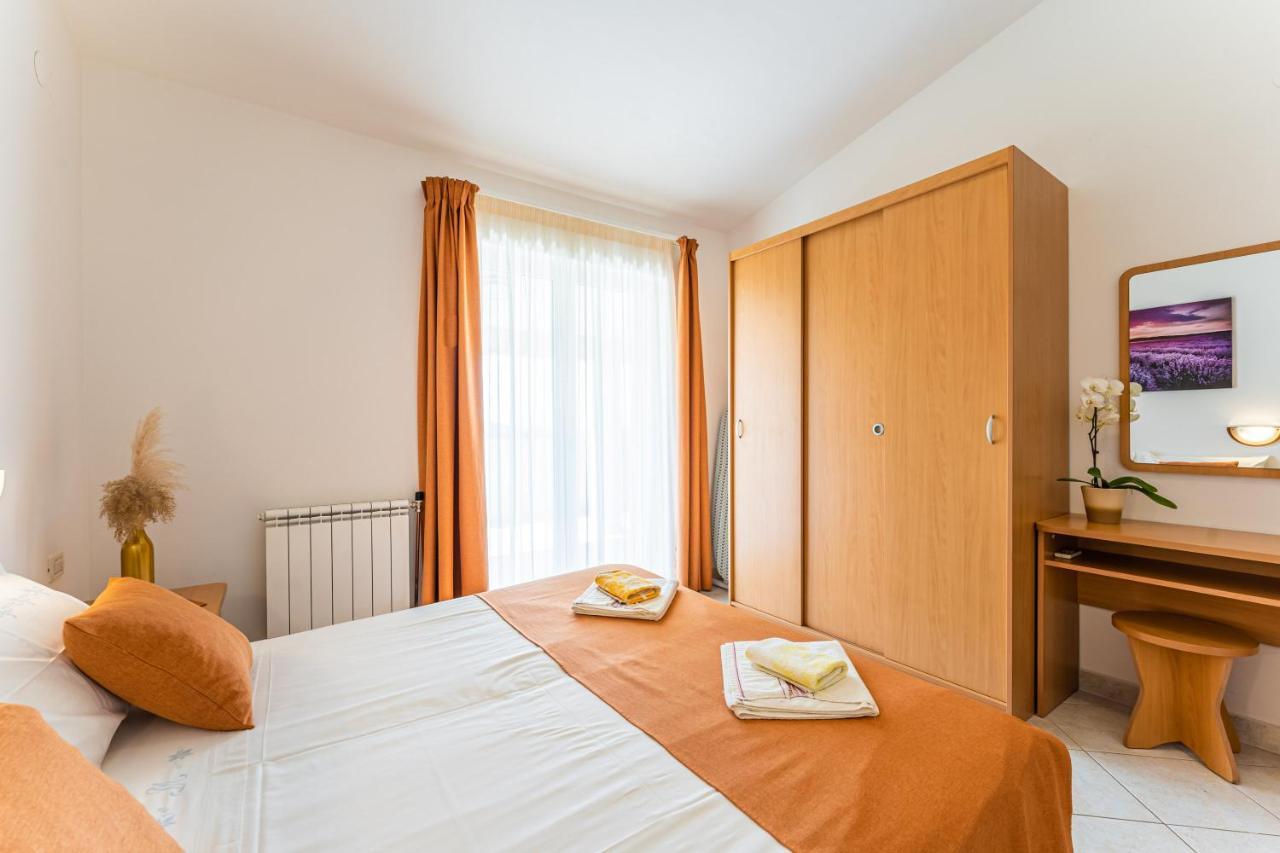 Apartmani Mirela Баньоле Екстериор снимка