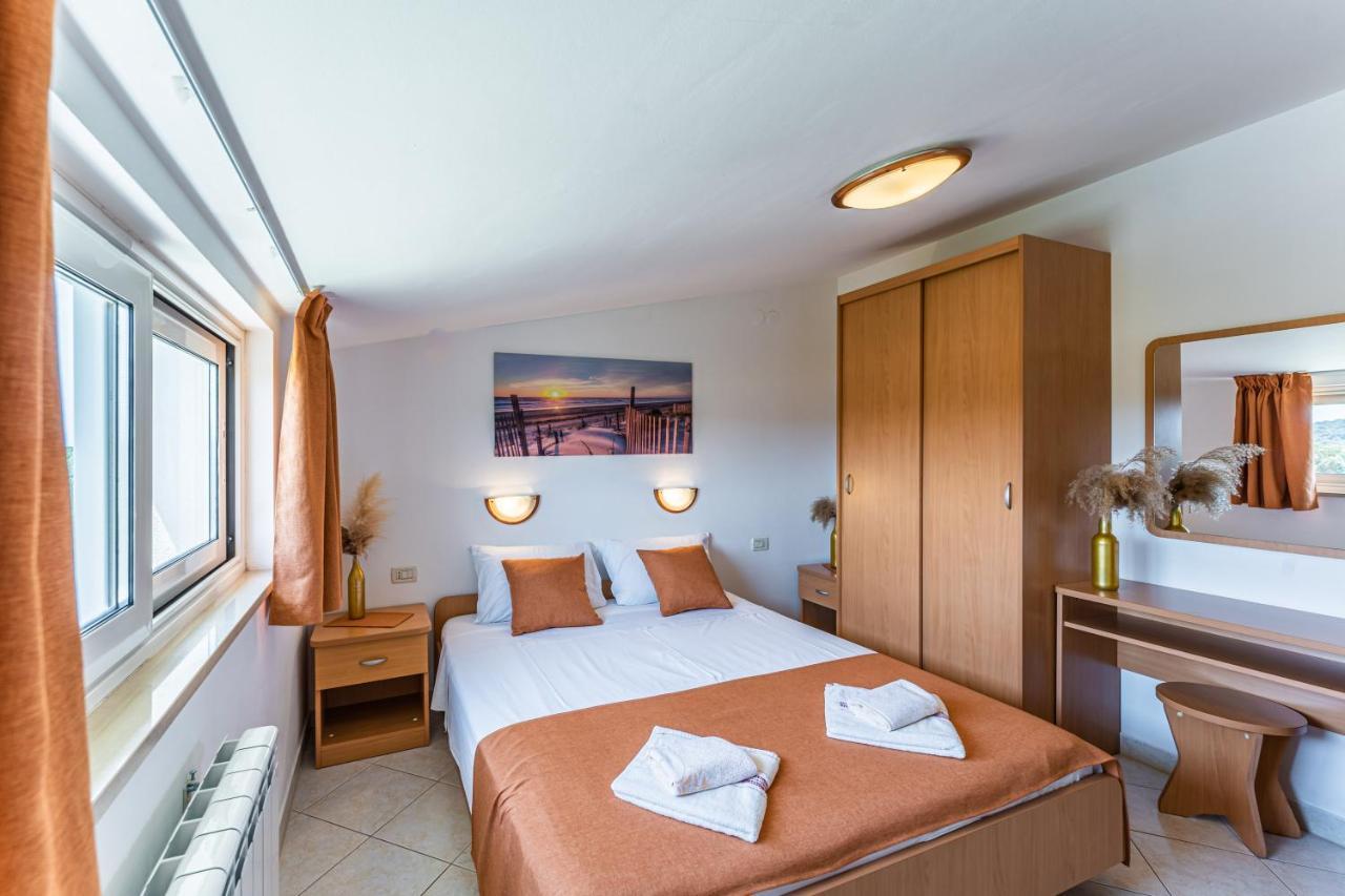 Apartmani Mirela Баньоле Екстериор снимка