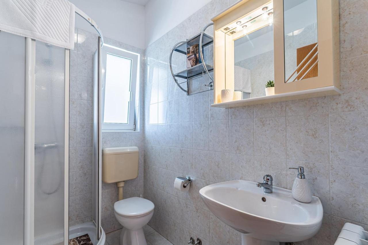 Apartmani Mirela Баньоле Екстериор снимка