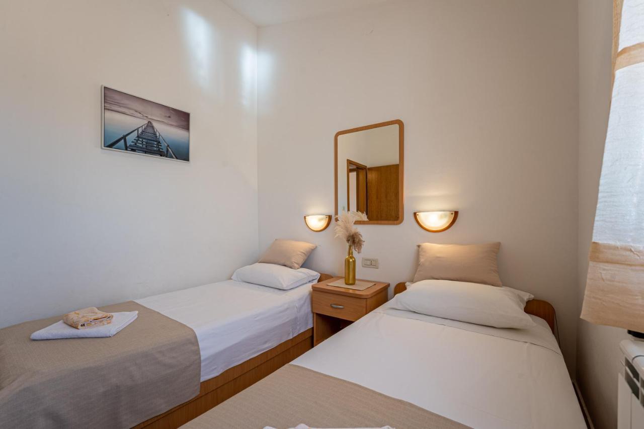 Apartmani Mirela Баньоле Екстериор снимка