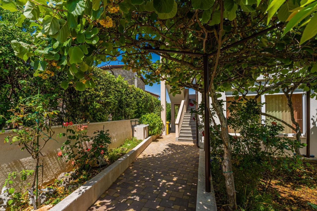 Apartmani Mirela Баньоле Екстериор снимка
